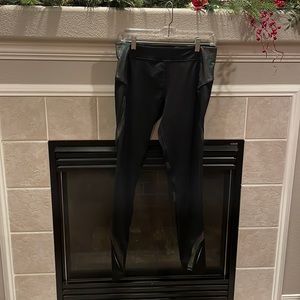 CHAMPION Women’s Reflective Running Leggings Duo Dry Embrace Fabric. Size L